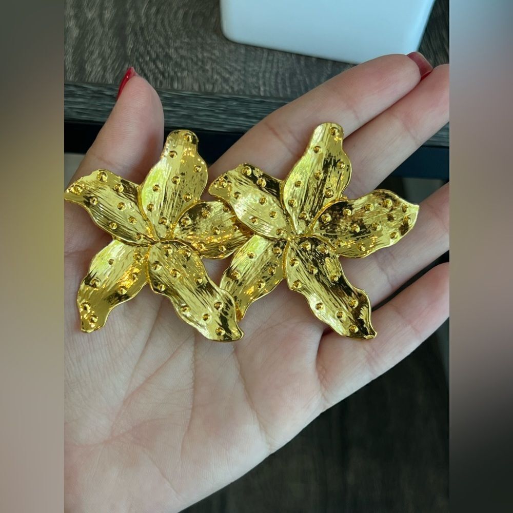 Golden Bloom Oversized Floral Earrings - Picture 4 of 8